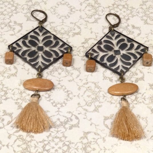 Boucles D'oreilles Pendantes Art Déco - Matériaux : Os, Nacre Et Métal Argenté - Occasion