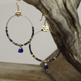 Boucles d’oreilles dorées à l’or fin et lapis-lazuli