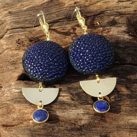 Boucles d’oreilles galuchat et lapis-lazuli (3)