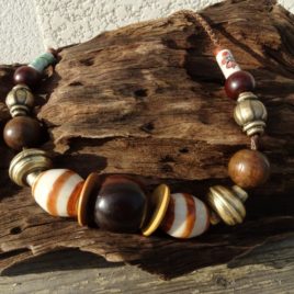 Collier ethnique boho chic perles en bois et céramique